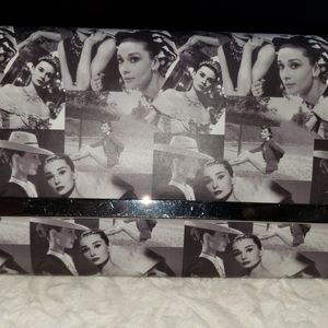 Magazine Audrey Hepburn Fadhionable Clutch